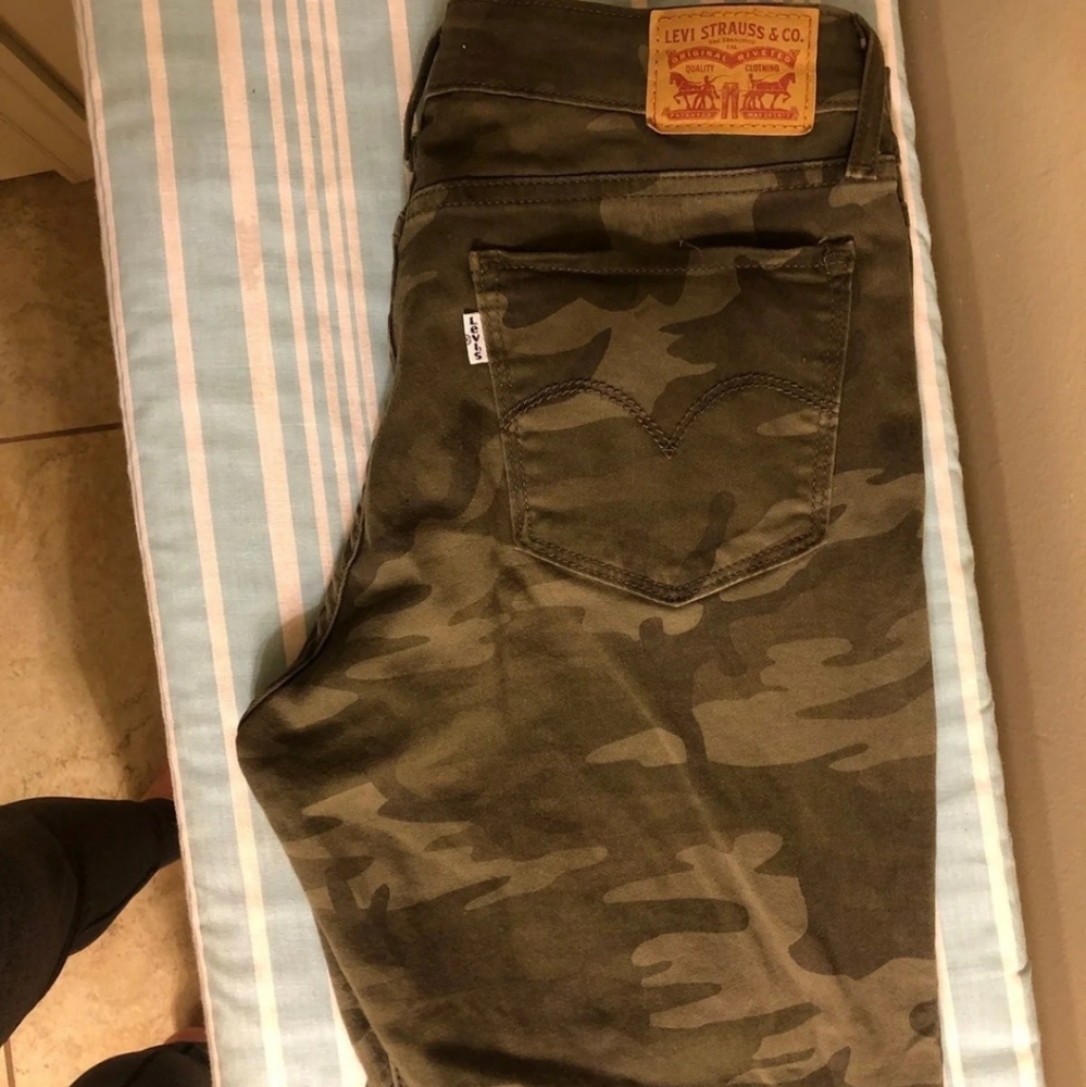 Levi's 711 skinny camo jeans